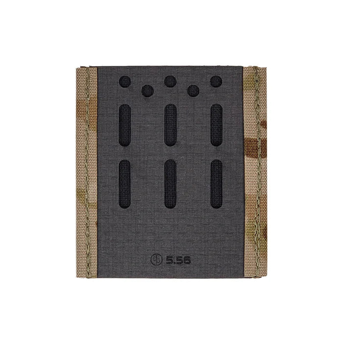ynamic Principles Cantable 5.56 Mag Pouch Multicam kuvattuna takaa, kiinnityspaneeli näkyvissä